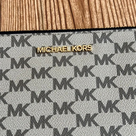 Michael Kors Jet Set Logo Coated Canvas Pouch - Picture 3 of 7